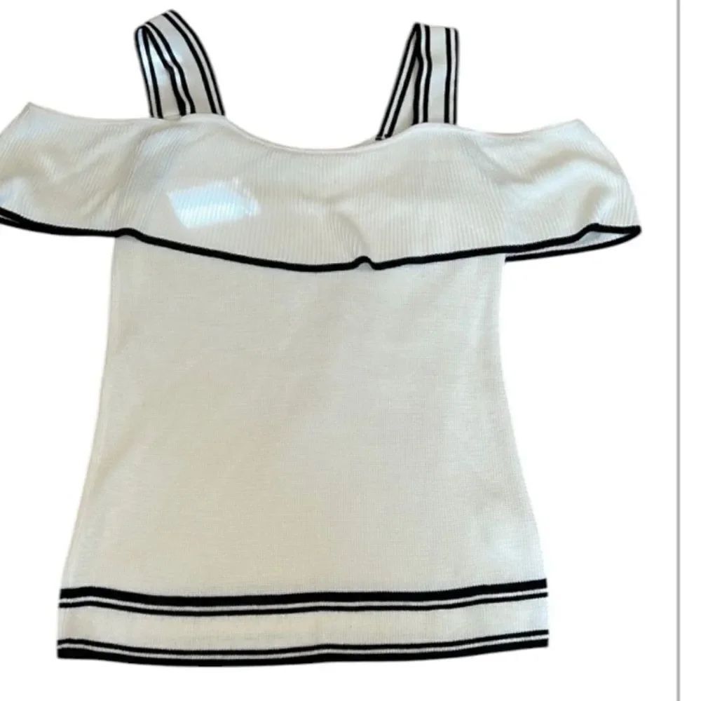 Banana Republic szXS cold shoulder white with black trim summer sweater EUC